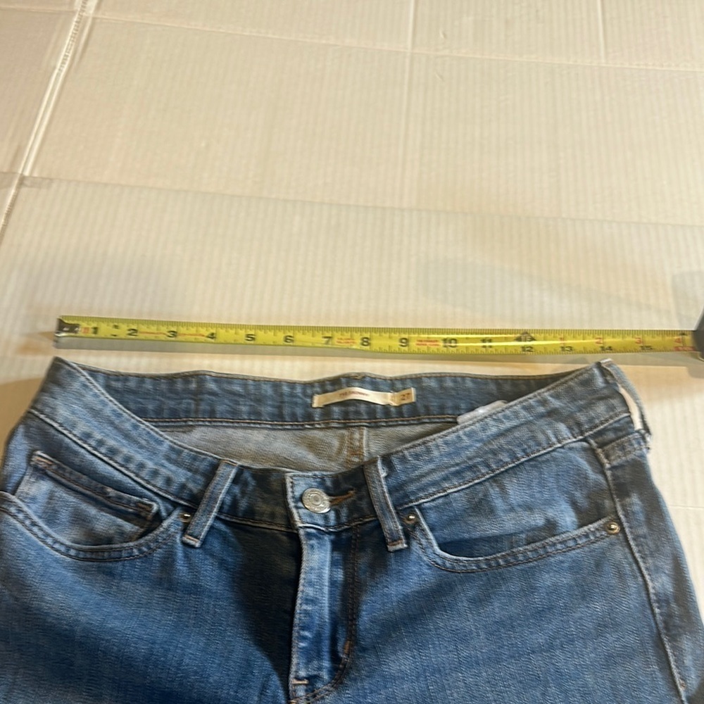Levi’s Strauss and Co 711 skinny blue Jeans with pockets front and back zipper - Picture 4 of 7